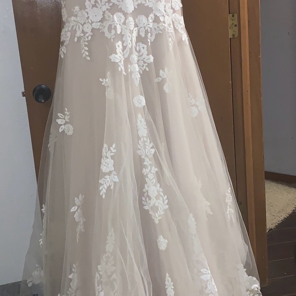 NWT wedding dress. Never used. Maggie Sottero - Picture 5 of 9